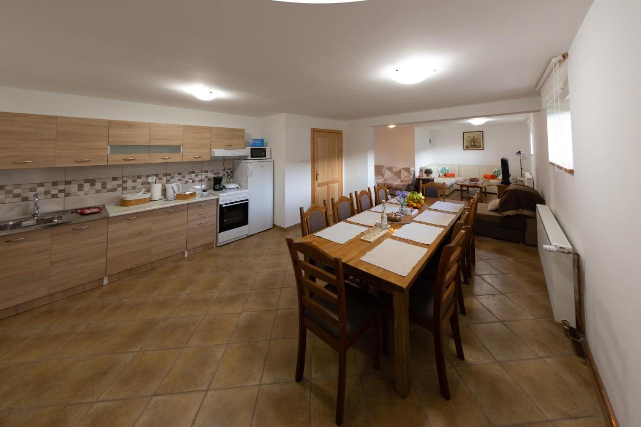 House Mate Villa Otočac Eksteriør bilde