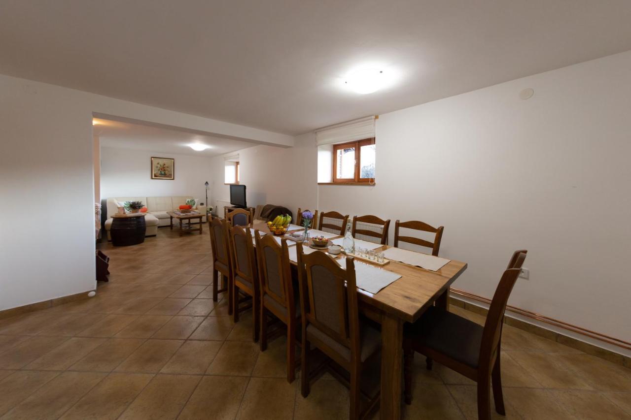 House Mate Villa Otočac Eksteriør bilde