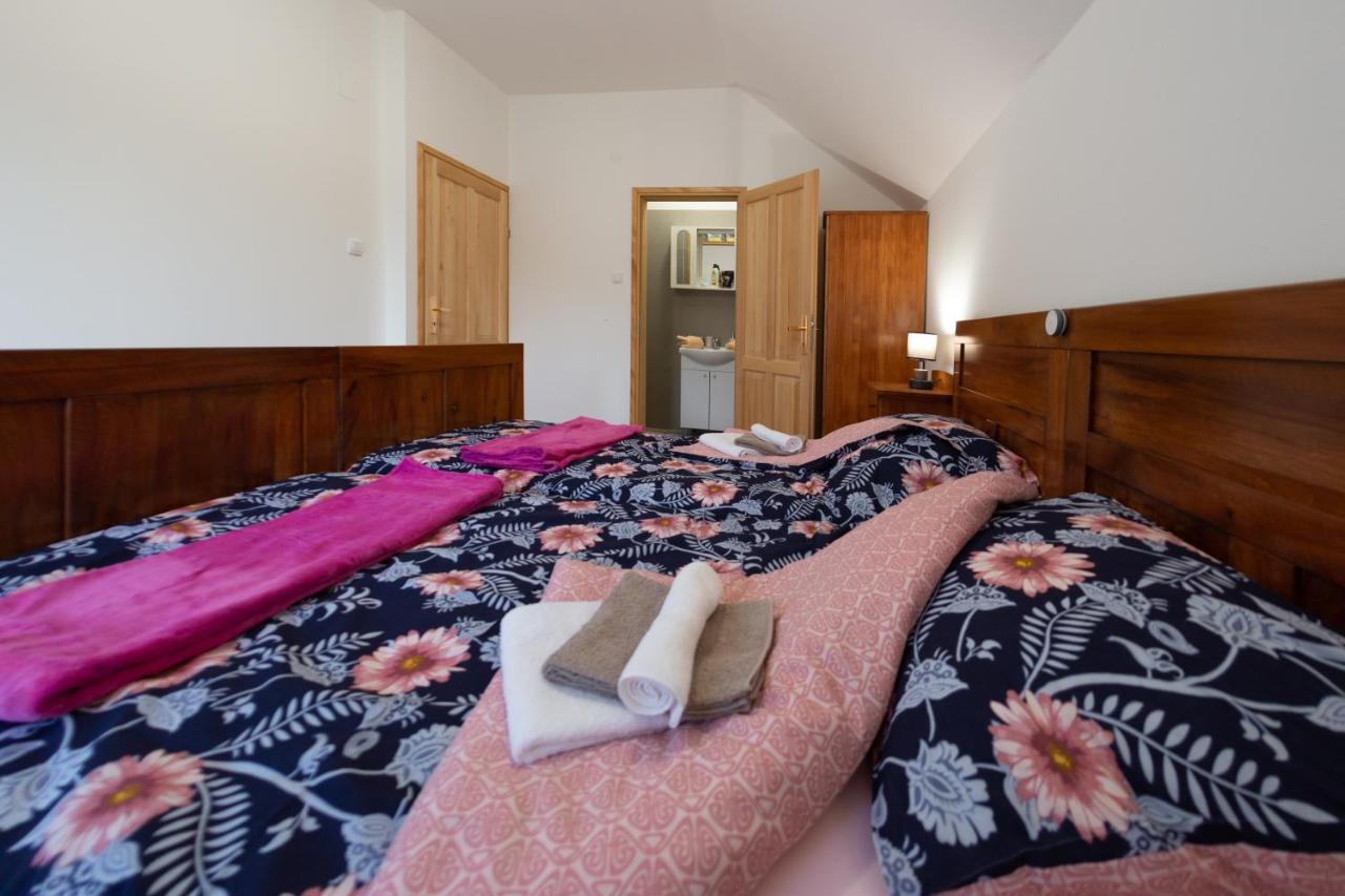 House Mate Villa Otočac Eksteriør bilde