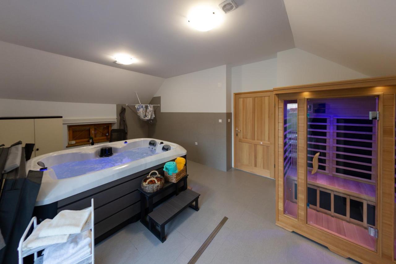 House Mate Villa Otočac Eksteriør bilde