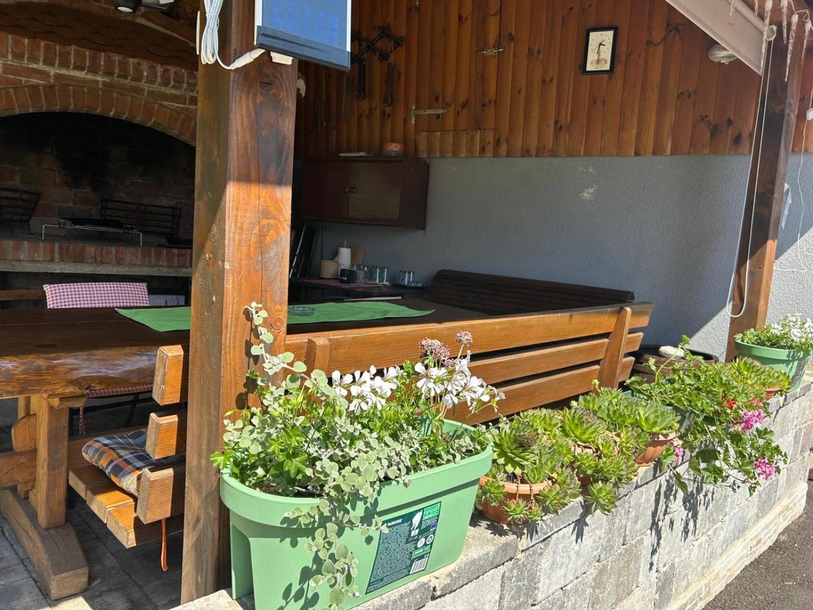 House Mate Villa Otočac Eksteriør bilde